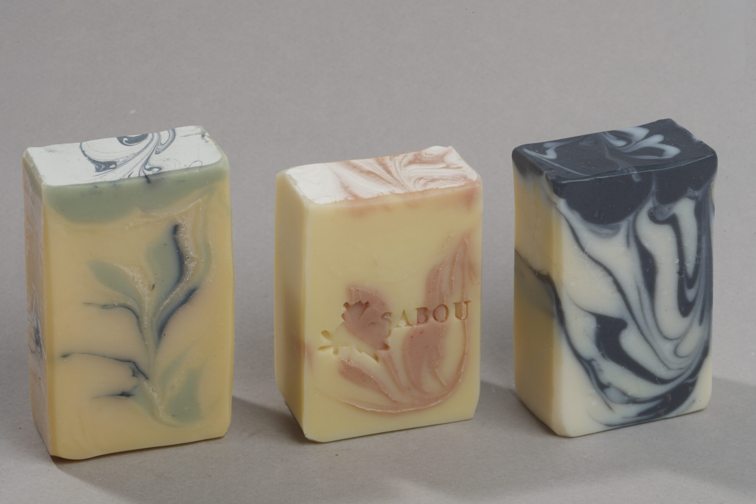 Coffret savons faits main | Trilogie et porte-savon – Image 3